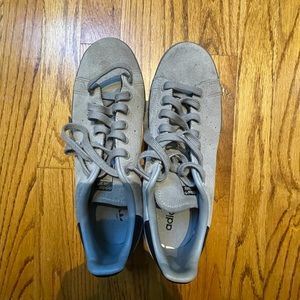 SUEDE ADIDAS STAN SMITHS (SIZE8 MENS)